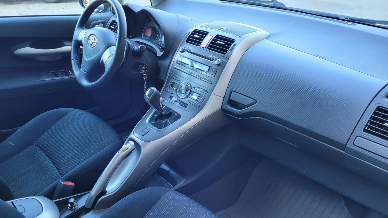 Toyota Auris 1.4 d4d Automatic 114000км., снимка 12 - Автомобили и джипове - 54421852
