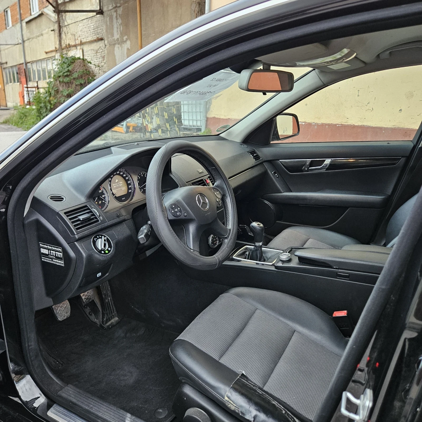 Mercedes-Benz C 180, снимка 3 - Автомобили и джипове - 54724461