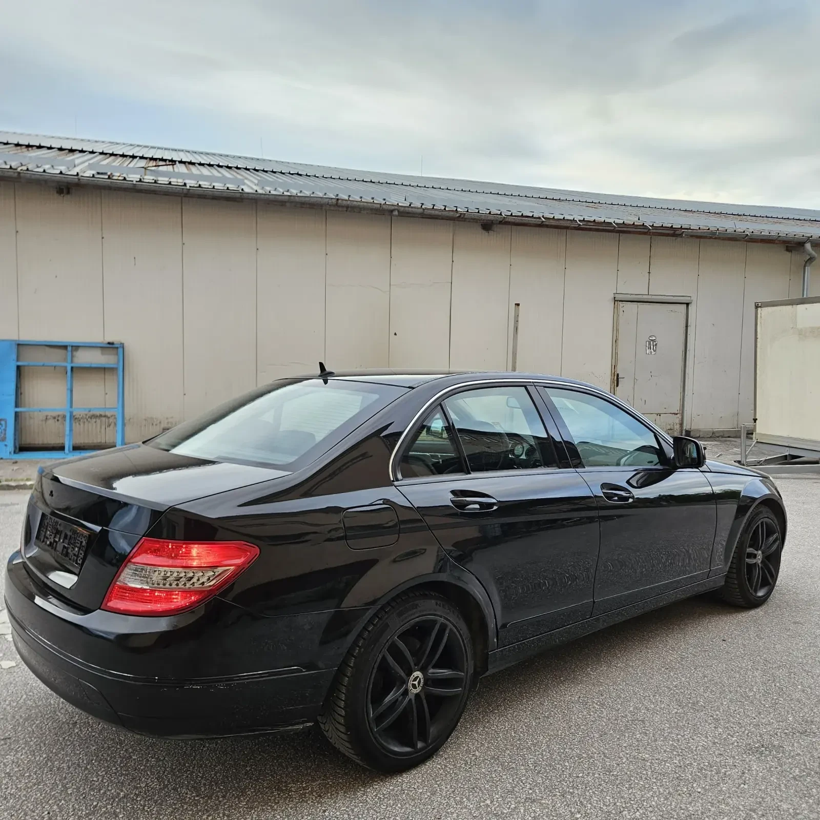 Mercedes-Benz C 180, снимка 2 - Автомобили и джипове - 54724461