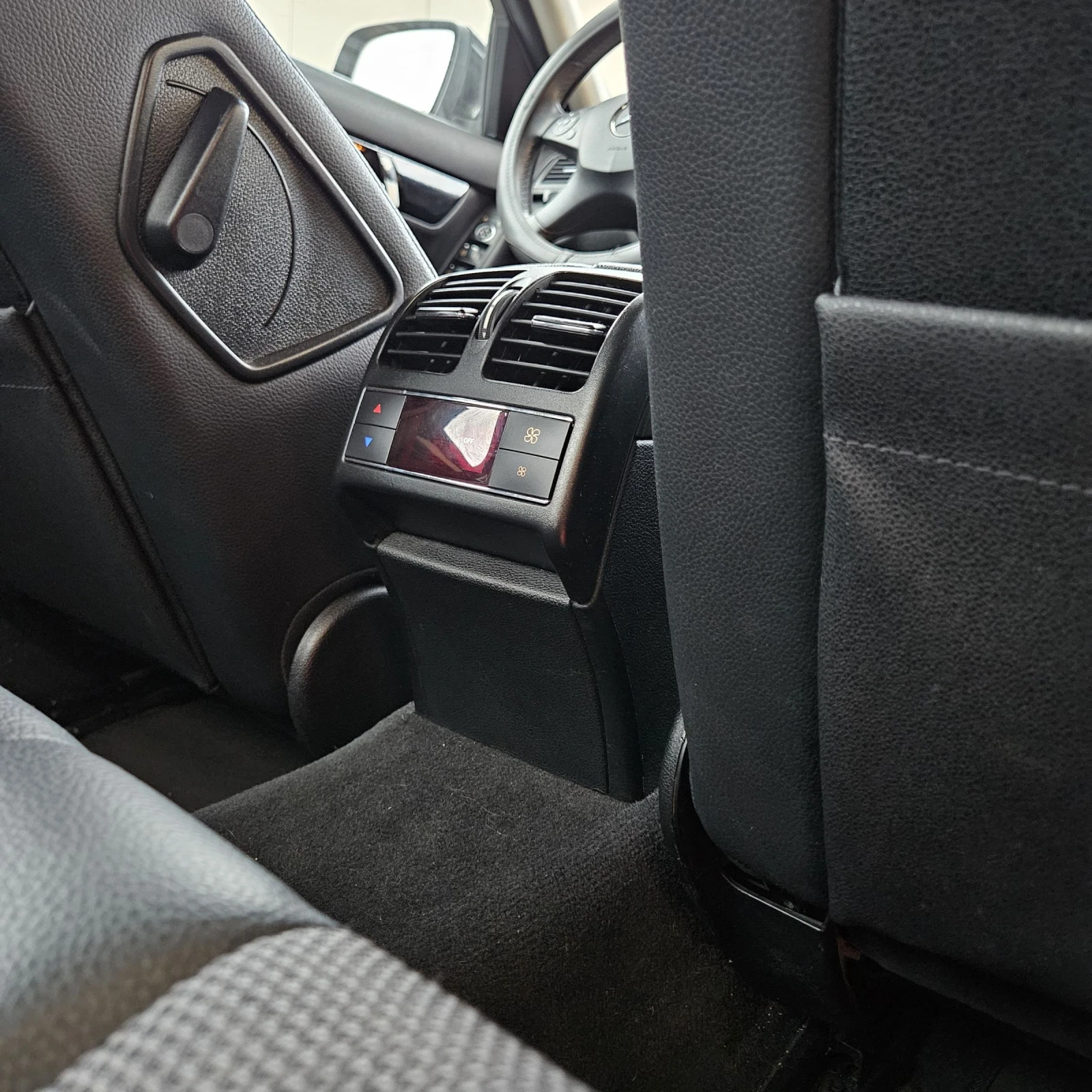 Mercedes-Benz C 180, снимка 7 - Автомобили и джипове - 54724461