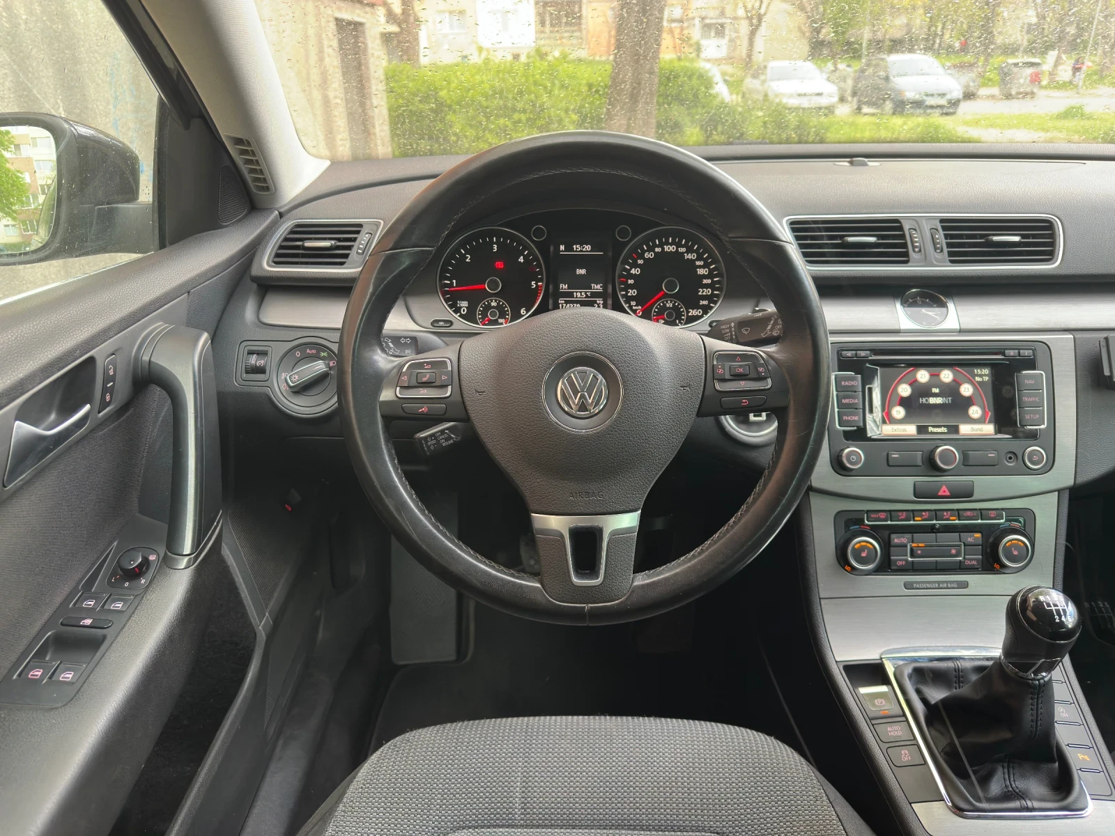 VW Passat 2.0TDI Bi-XENON/Подгреви/Автопилот/Климатроник, снимка 10 - Автомобили и джипове - 54878838