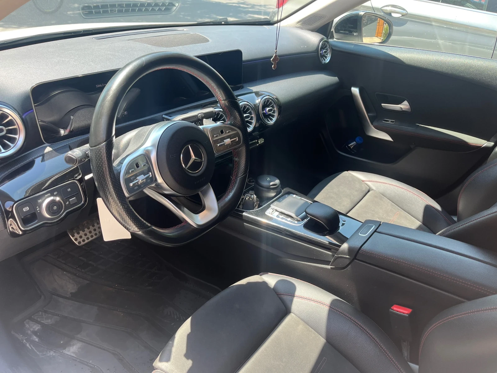 Mercedes-Benz A 180 AMG LINE , снимка 8 - Автомобили и джипове - 55152348