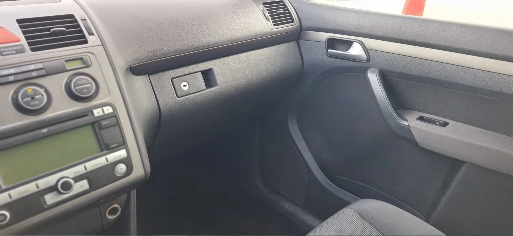 VW Touran, снимка 6 - Автомобили и джипове - 55391376