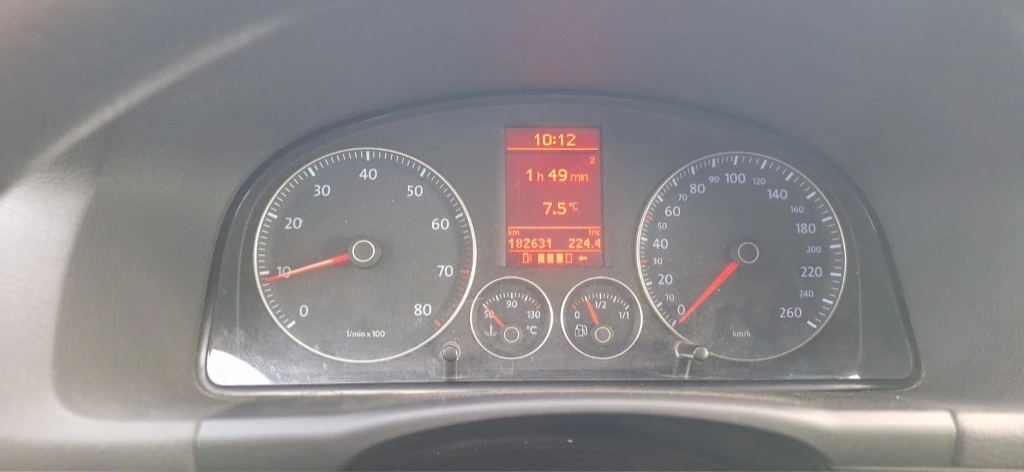 VW Touran, снимка 11 - Автомобили и джипове - 55391376