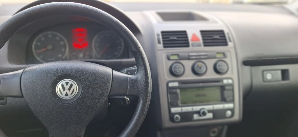 VW Touran, снимка 7 - Автомобили и джипове - 55391376