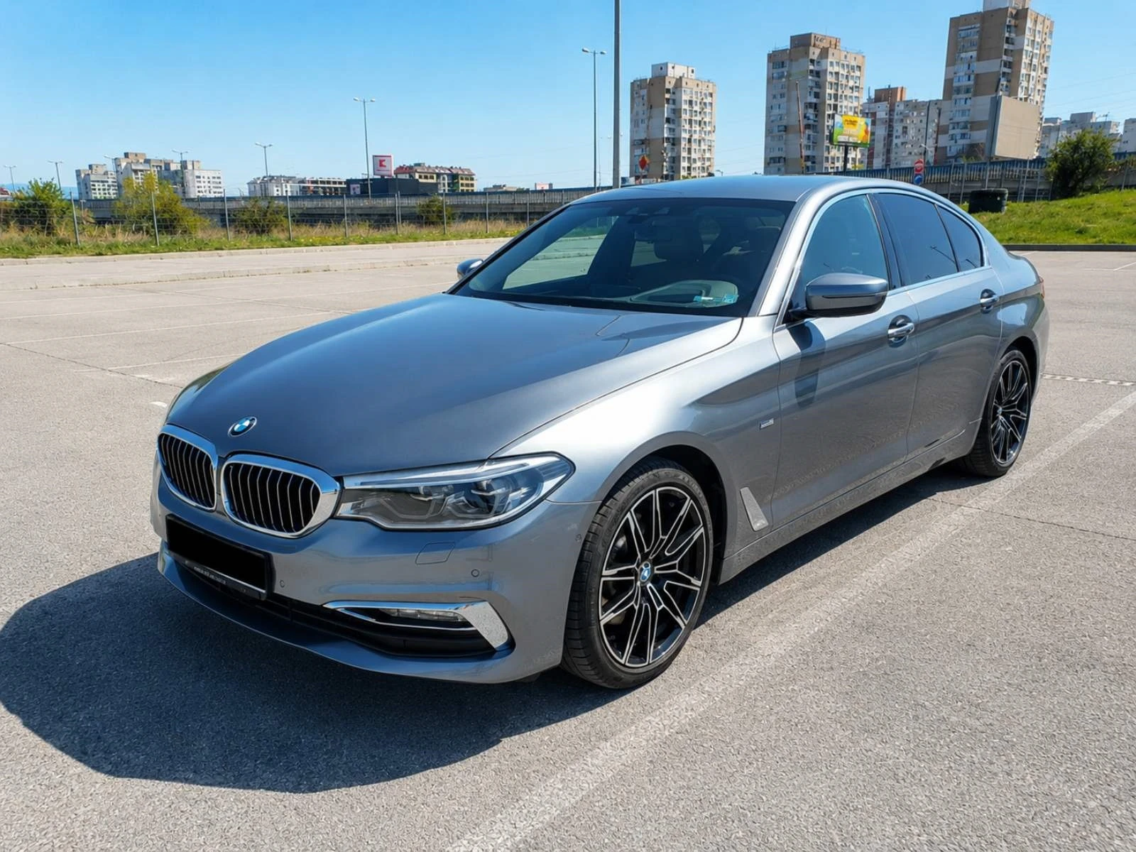 BMW 530 i хDrive/Luxury/Камера 360/, снимка 7 - Автомобили и джипове - 55781735