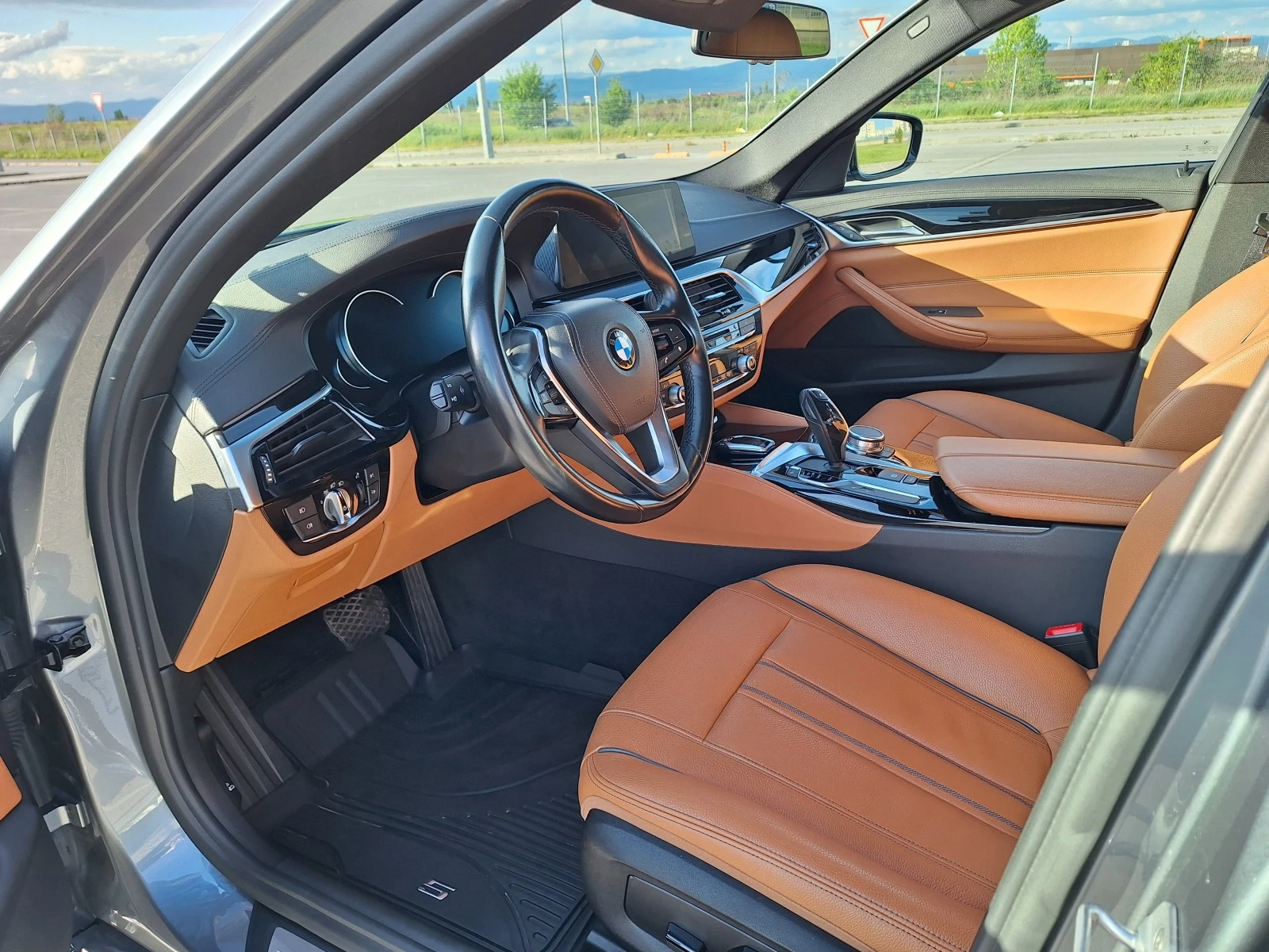 BMW 530 i хDrive/Luxury/Камера 360/, снимка 8 - Автомобили и джипове - 55781735