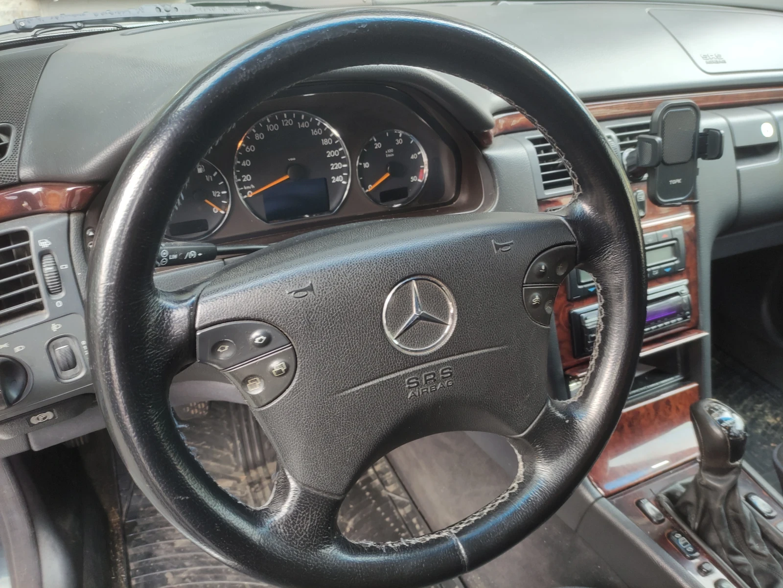 Mercedes-Benz E 220, снимка 8 - Автомобили и джипове - 56045506