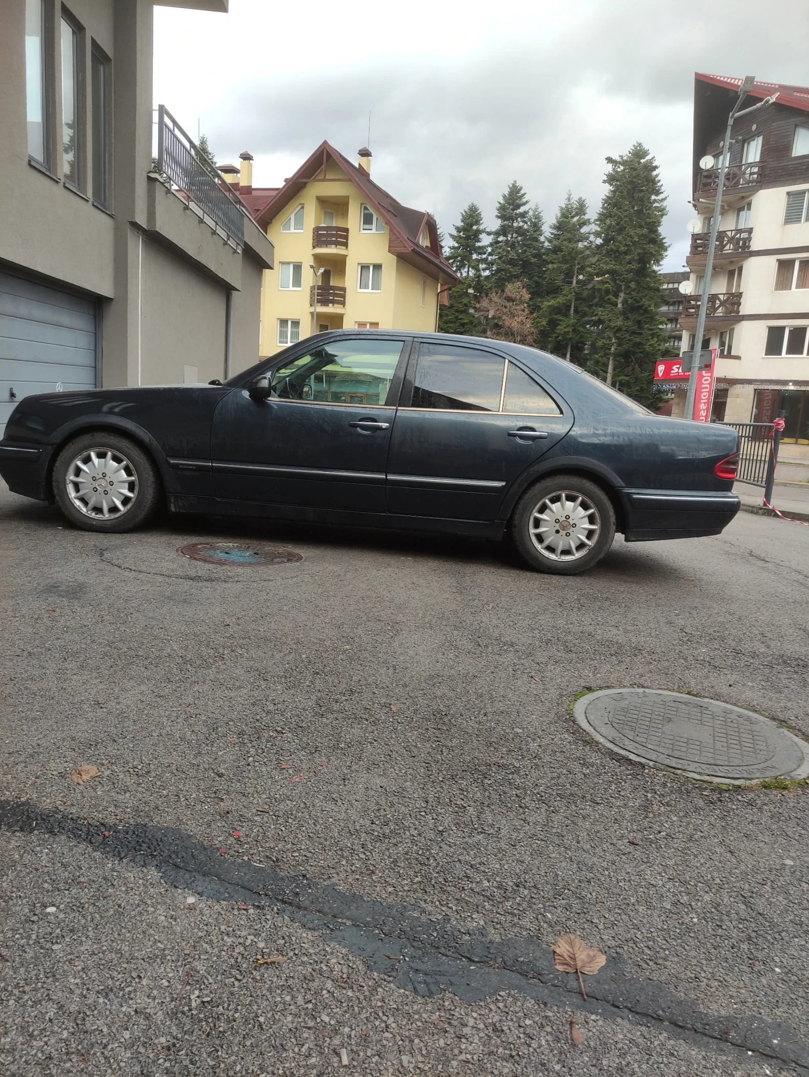 Mercedes-Benz E 220, снимка 12 - Автомобили и джипове - 56045506