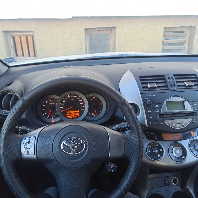 Toyota Rav4, снимка 6 - Автомобили и джипове - 52773919