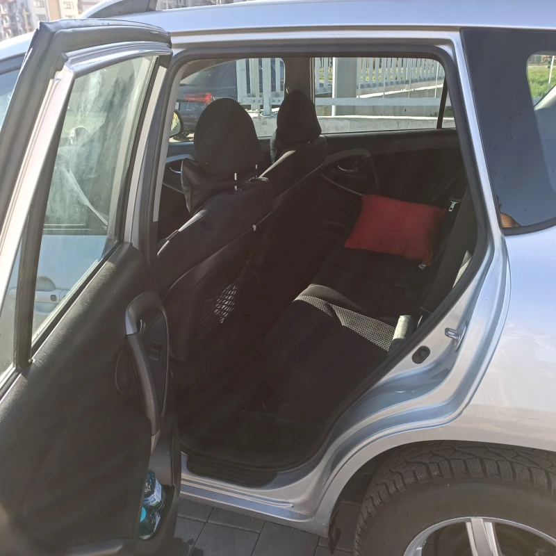 Toyota Rav4, снимка 11 - Автомобили и джипове - 52773919