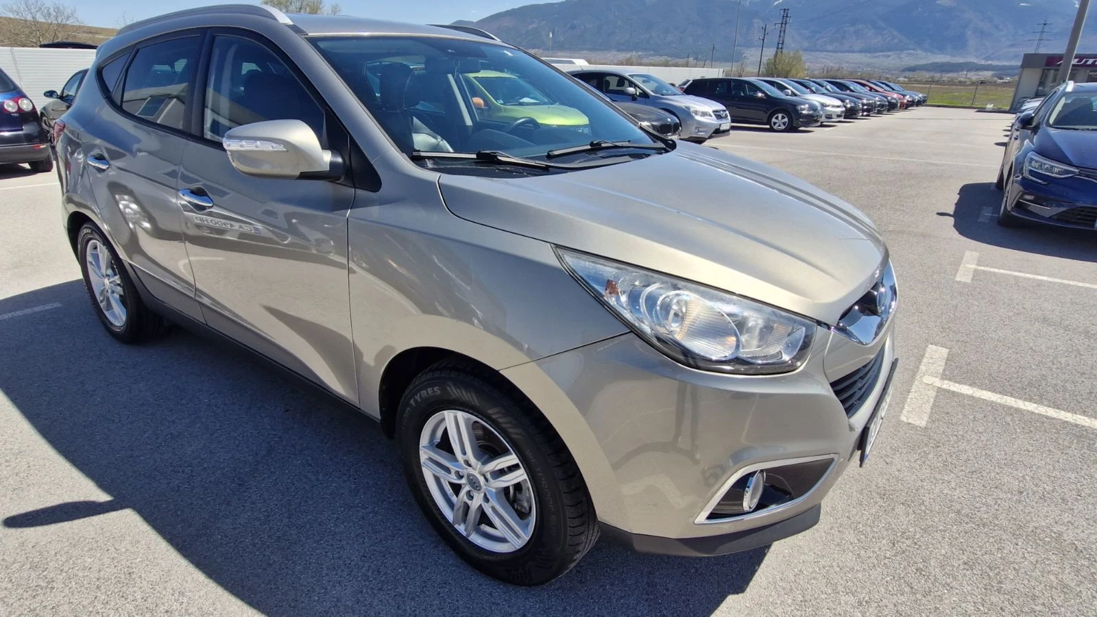 Hyundai IX35 2.0 CRDI  4WD, снимка 2 - Автомобили и джипове - 54139837