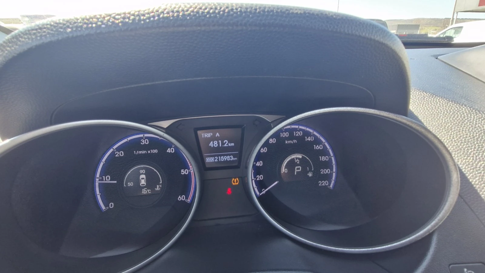 Hyundai IX35 2.0 CRDI  4WD, снимка 10 - Автомобили и джипове - 54139837