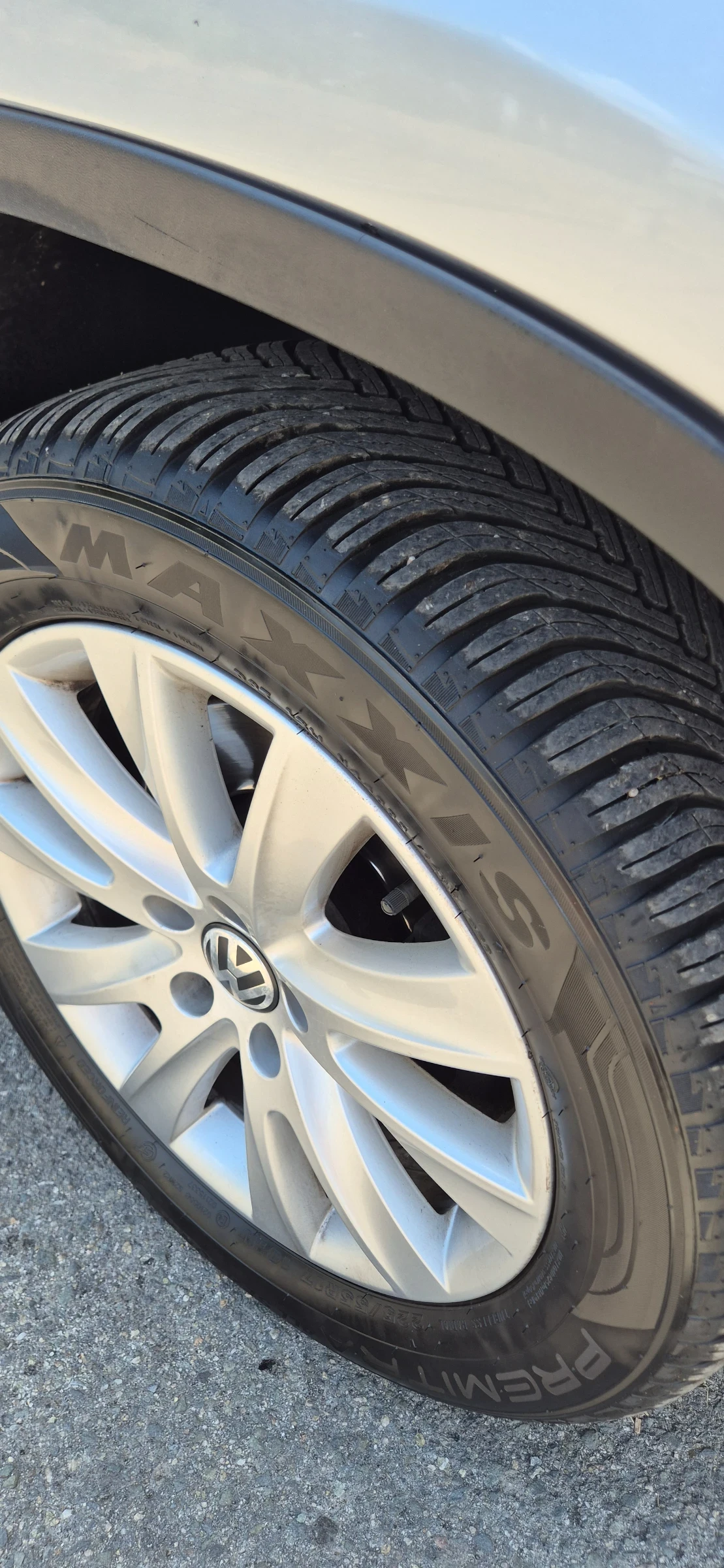 VW Tiguan 2.0 140к.с автомат, снимка 8 - Автомобили и джипове - 55385099