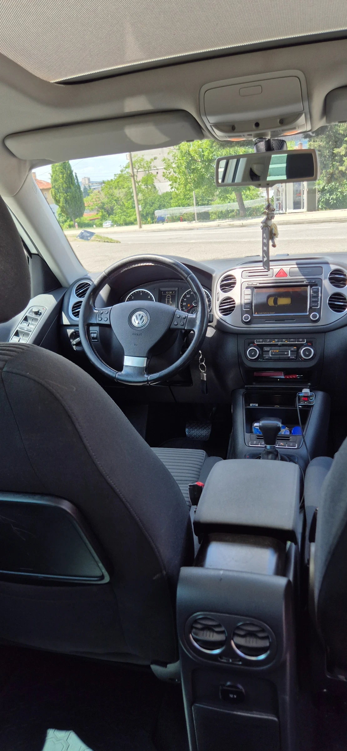VW Tiguan 2.0 140к.с автомат, снимка 14 - Автомобили и джипове - 55385099