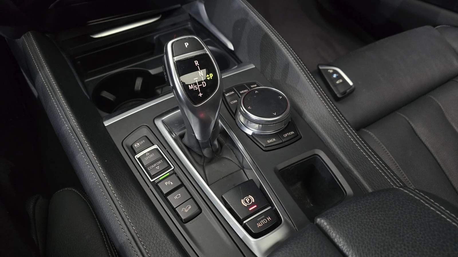 BMW X6 xDrive30d* ЛЮК* HUD* ПОДГРЕВ ВОЛАН* КРАЙНА ЦЕНА, снимка 9 - Автомобили и джипове - 55340489