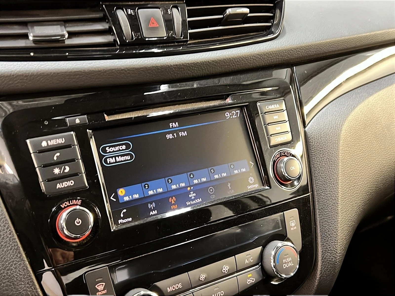 Nissan Qashqai * AWD CVT * CARFAX * ОПЦИЯ ЗА ФИНАНСИРАНЕ, снимка 9 - Автомобили и джипове - 55929876