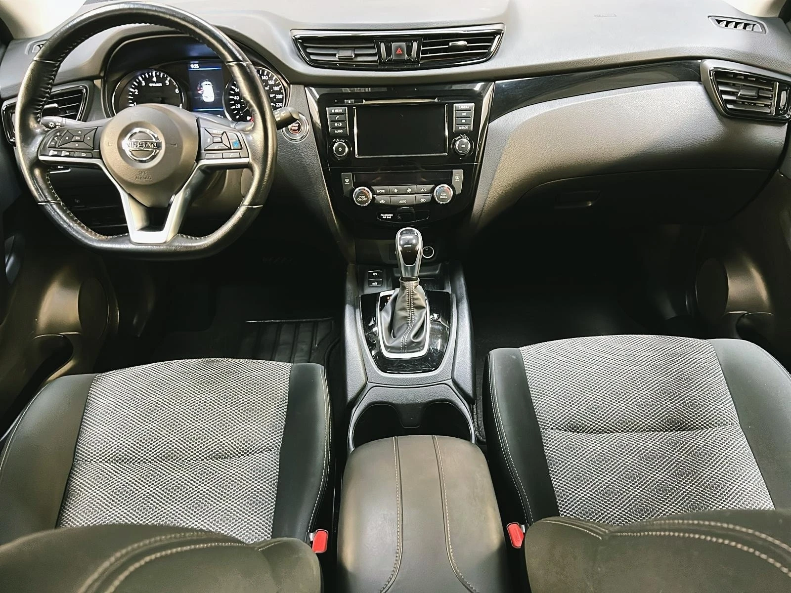Nissan Qashqai * AWD CVT * CARFAX * ОПЦИЯ ЗА ФИНАНСИРАНЕ, снимка 8 - Автомобили и джипове - 55929876