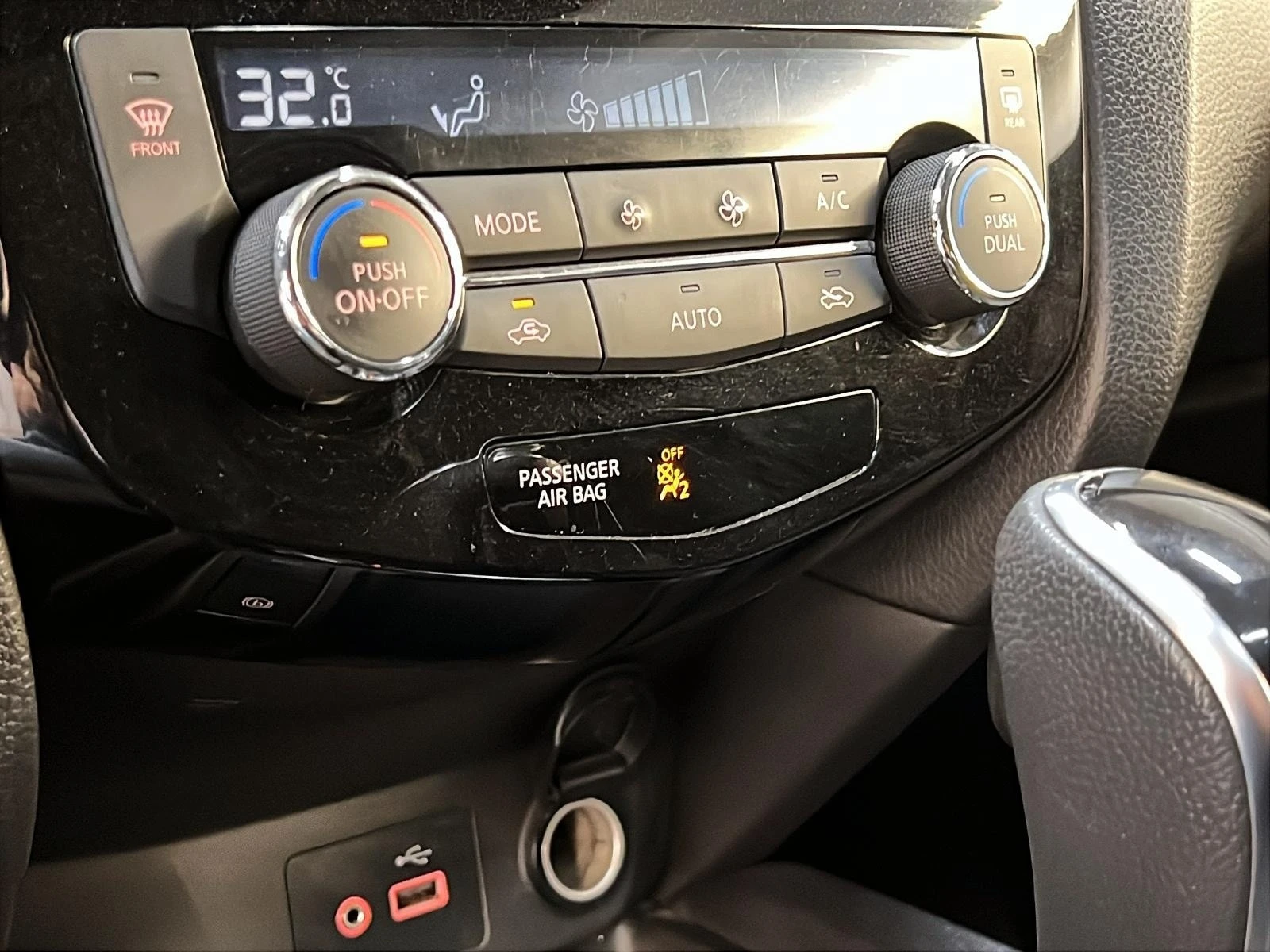 Nissan Qashqai * AWD CVT * CARFAX * ОПЦИЯ ЗА ФИНАНСИРАНЕ, снимка 12 - Автомобили и джипове - 55929876