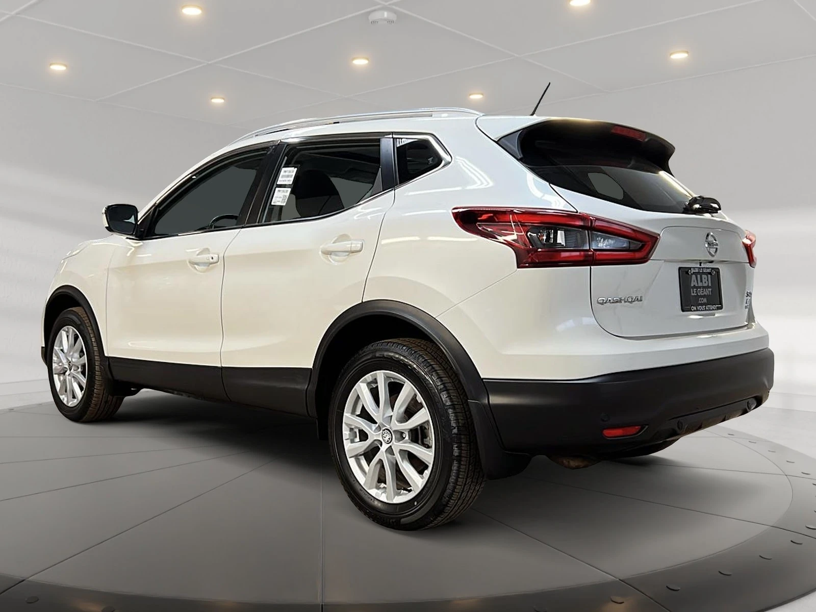 Nissan Qashqai * AWD CVT * CARFAX * ОПЦИЯ ЗА ФИНАНСИРАНЕ, снимка 2 - Автомобили и джипове - 55929876