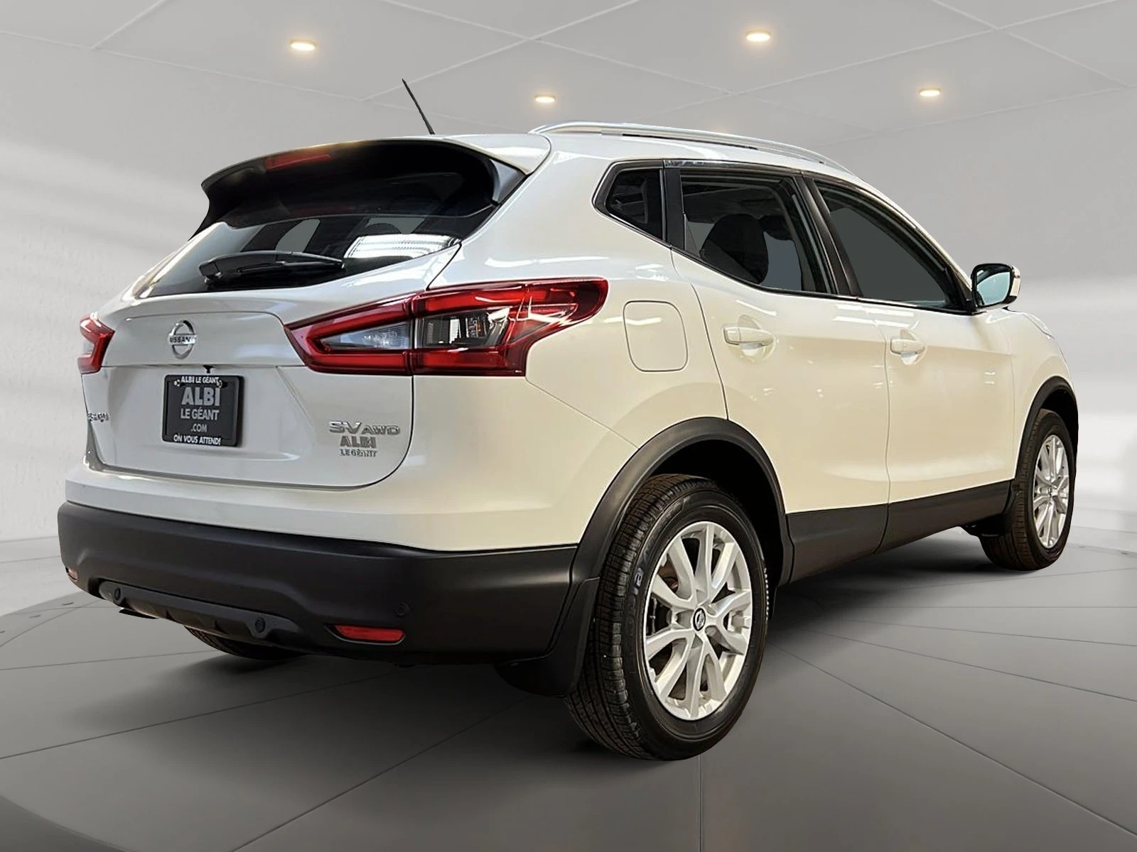 Nissan Qashqai * AWD CVT * CARFAX * ОПЦИЯ ЗА ФИНАНСИРАНЕ, снимка 3 - Автомобили и джипове - 55929876