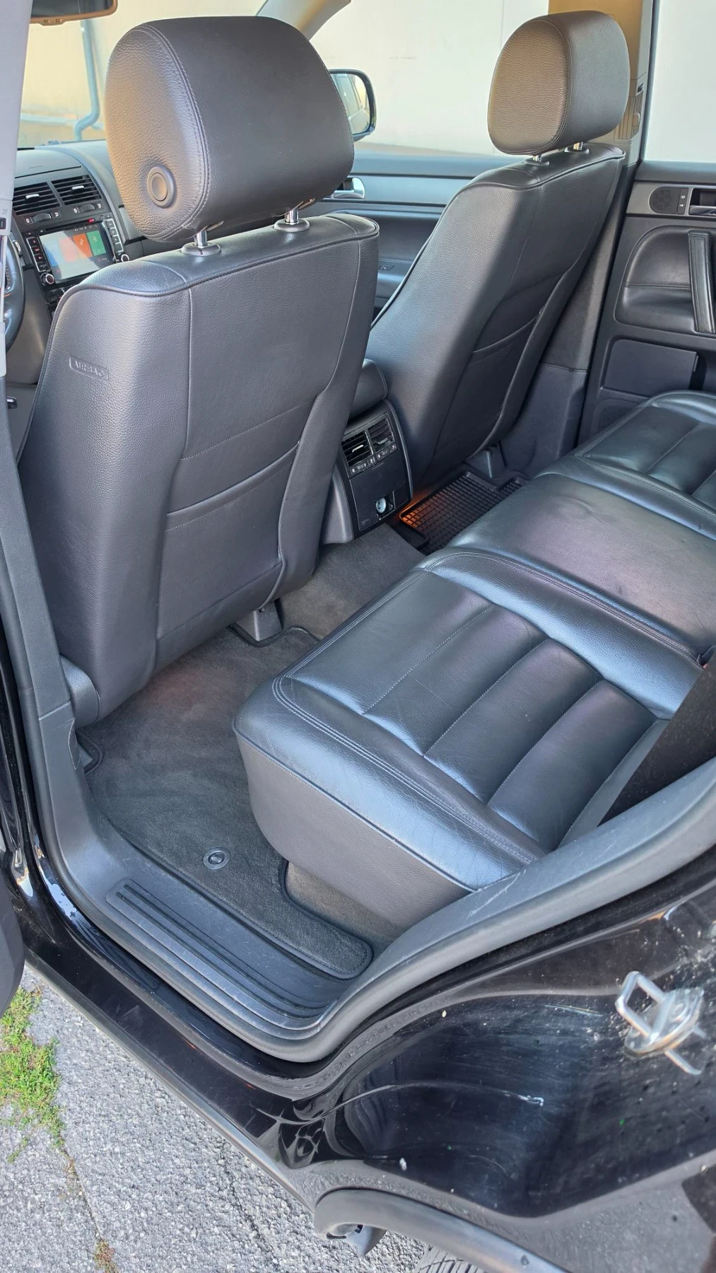 VW Touareg 3.0TDI, снимка 11 - Автомобили и джипове - 56347978