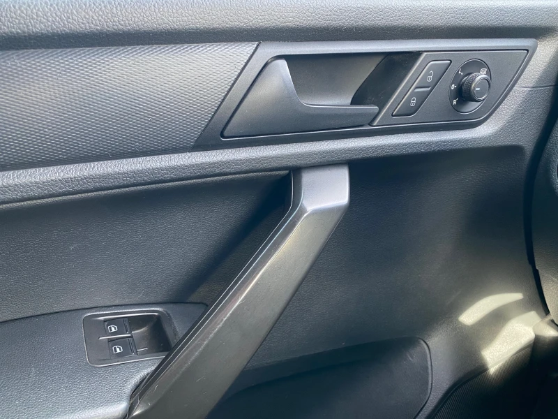 VW Caddy -2.0TDI/MAXI/ХЛАДИЛЕН/2019г./КЛИМАТИК, снимка 11 - Бусове и автобуси - 49608528