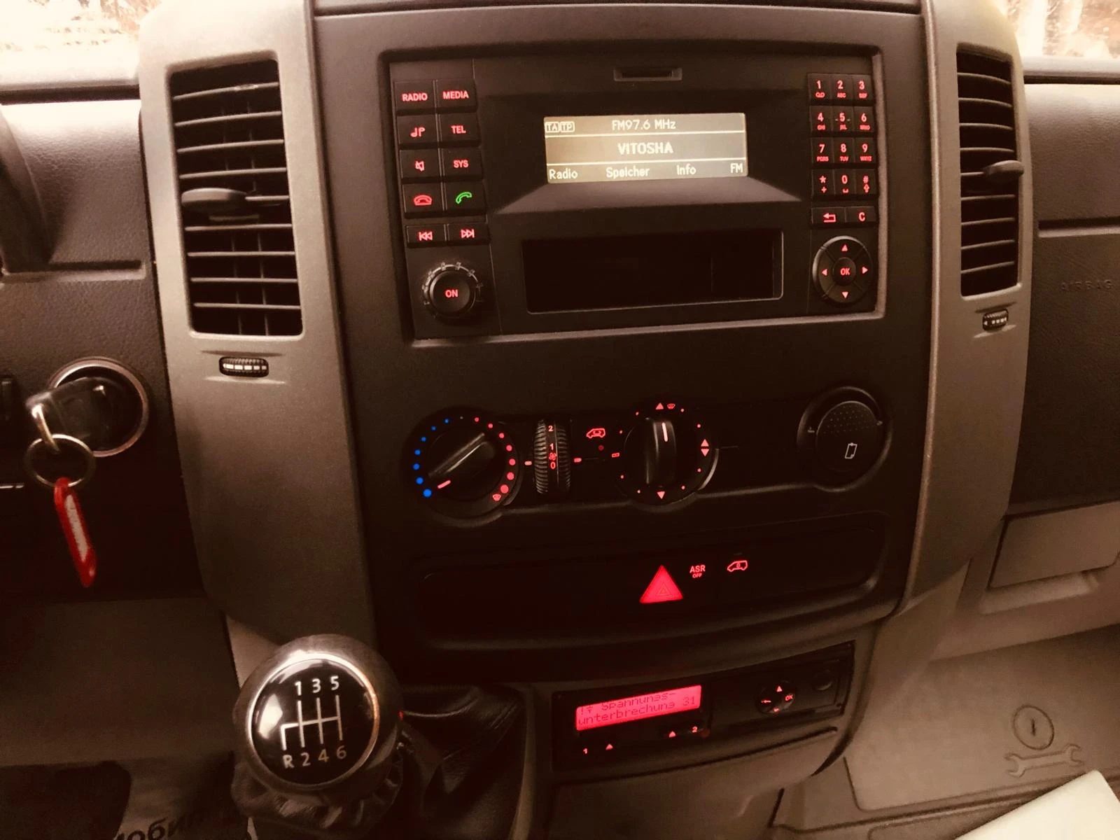 VW Crafter 2.0TDI Дограмаджийски  - изображение 9