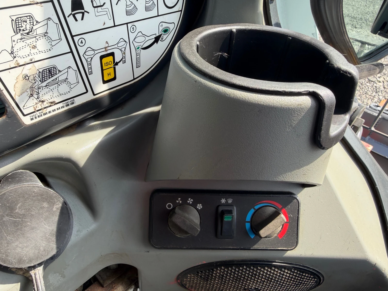 Мини челни товарачи Bobcat T650 HF С КОФА И ВИЛИЦИ ЛИЗИНГ, снимка 10 - Индустриална техника - 54230004