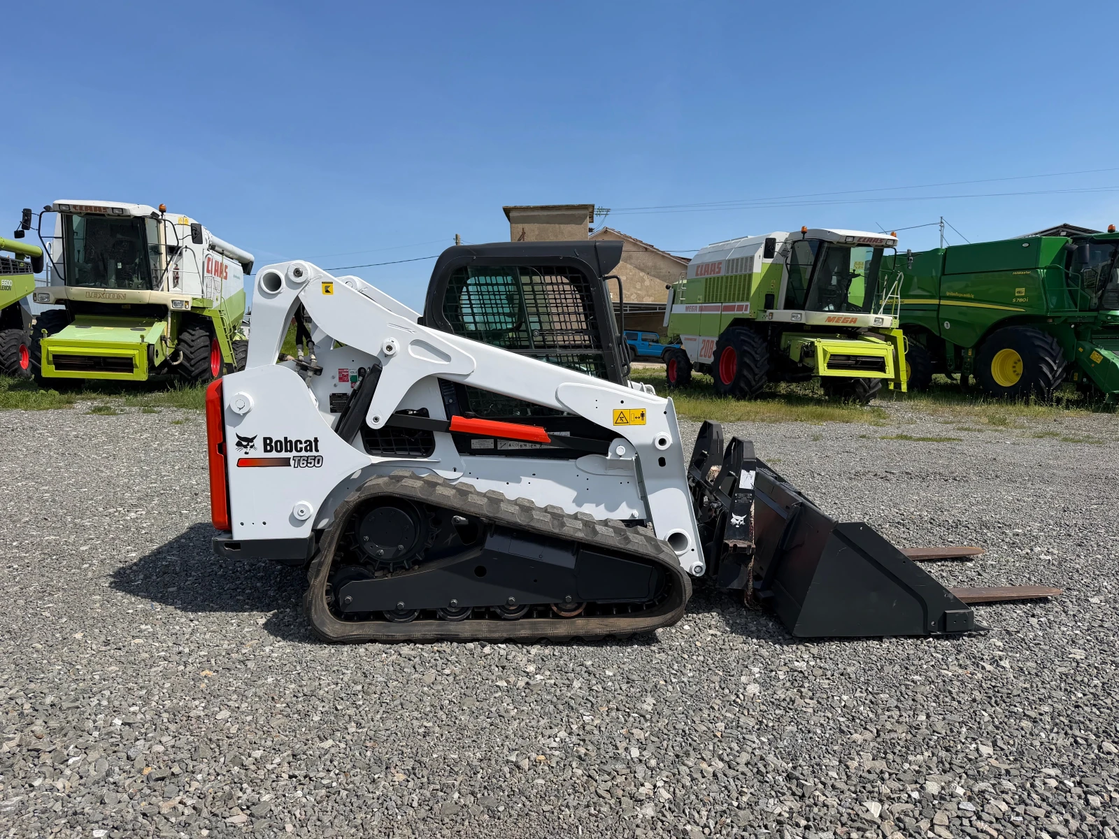 Мини челни товарачи Bobcat T650 HF С КОФА И ВИЛИЦИ ЛИЗИНГ, снимка 8 - Индустриална техника - 54230004