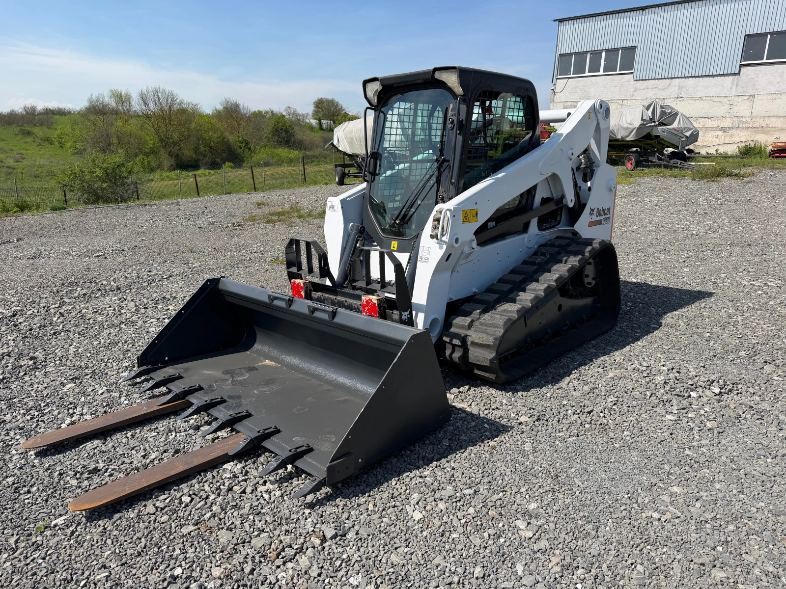Мини челни товарачи Bobcat T650 HF С КОФА И ВИЛИЦИ ЛИЗИНГ, снимка 3 - Индустриална техника - 54230004