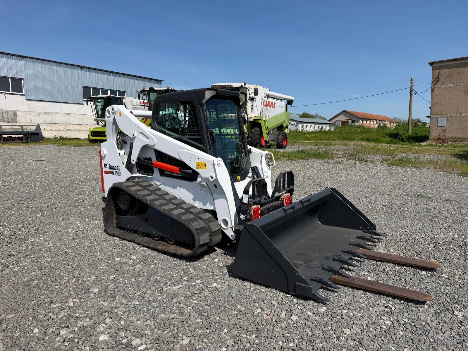 Мини челни товарачи Bobcat T650 HF С КОФА И ВИЛИЦИ ЛИЗИНГ