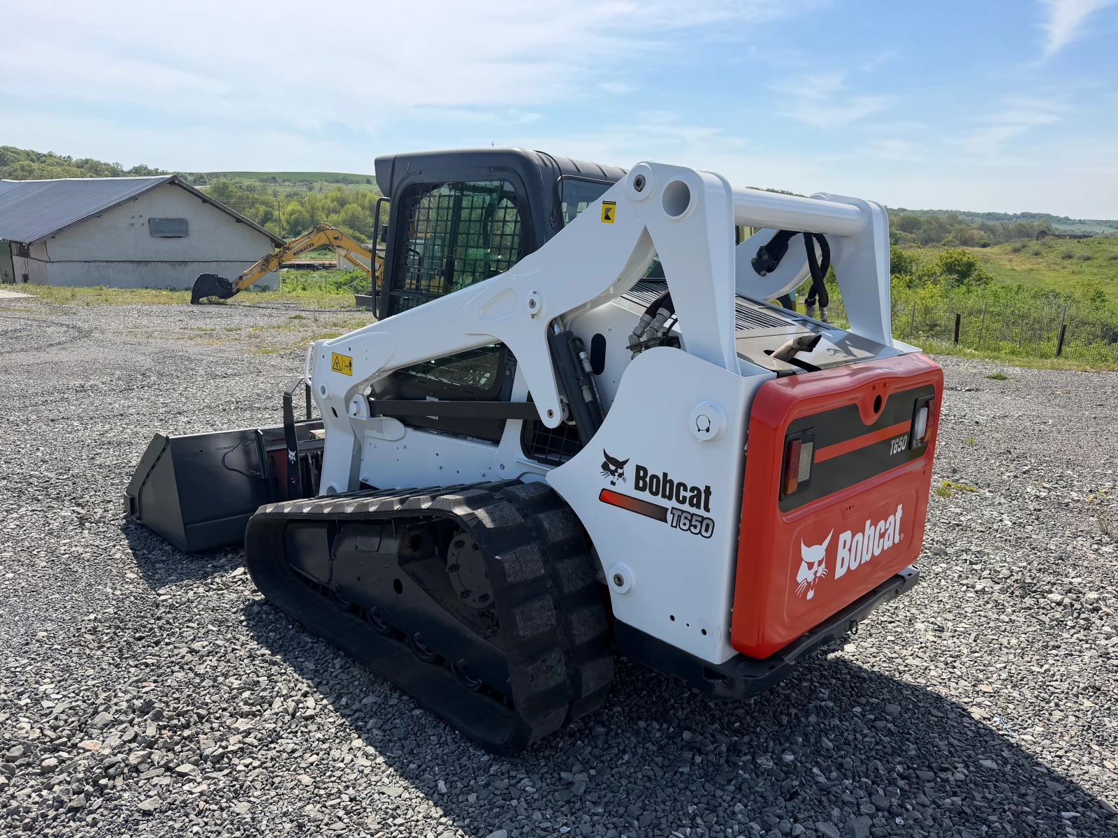 Мини челни товарачи Bobcat T650 HF С КОФА И ВИЛИЦИ ЛИЗИНГ, снимка 5 - Индустриална техника - 54230004