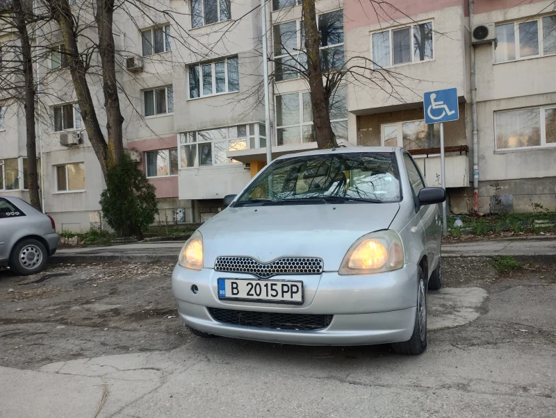 Toyota Yaris 1.0 бензин климатик, снимка 1 - Автомобили и джипове - 49584356