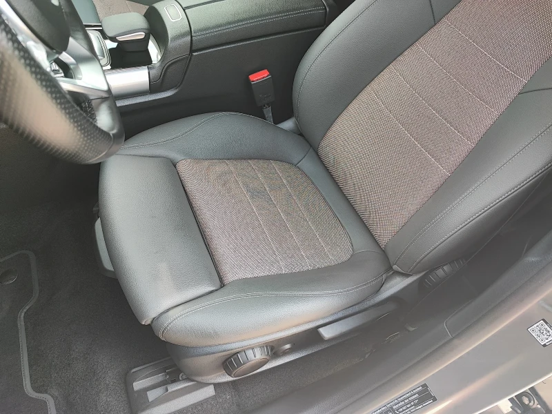 Mercedes-Benz EQB 300/ 4MATIC/ AMG/ FACELIFT, снимка 14 - Автомобили и джипове - 50402334