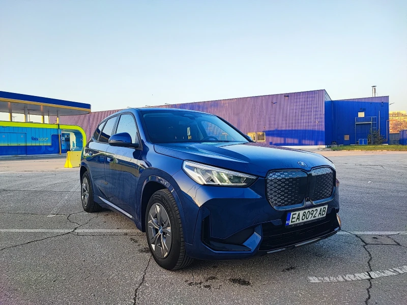 BMW iX1 xDrive30/Наличен/В Гаранция!!!/ПРОМО ДО КОЛЕДА!!!, снимка 2 - Автомобили и джипове - 50402334