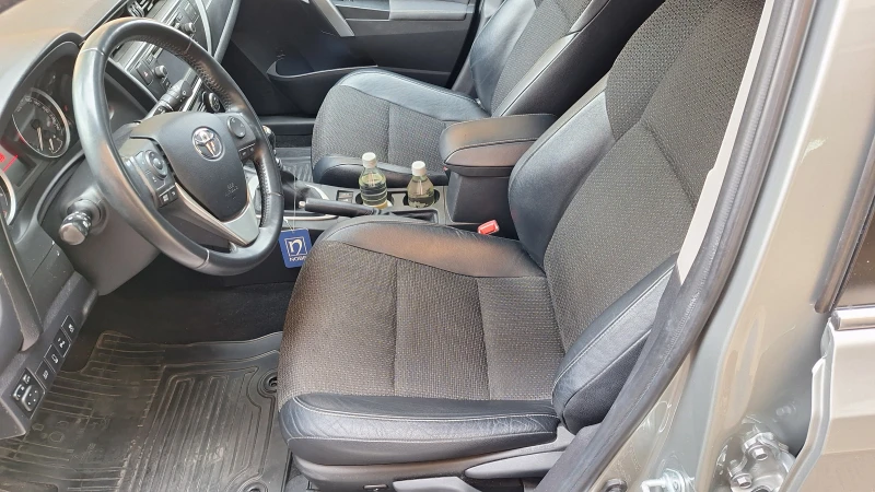 Toyota Auris, снимка 12 - Автомобили и джипове - 52011887
