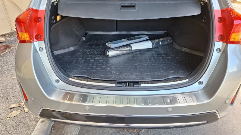 Toyota Auris, снимка 7 - Автомобили и джипове - 52011887