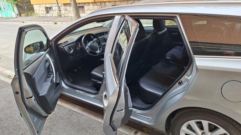 Toyota Auris, снимка 10 - Автомобили и джипове - 52011887