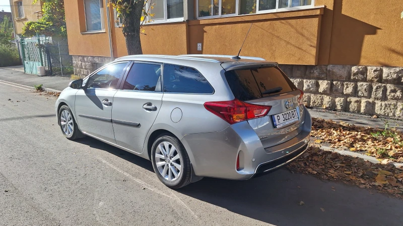 Toyota Auris, снимка 6 - Автомобили и джипове - 52011887