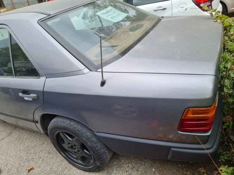 Mercedes-Benz 124 E200, снимка 6 - Автомобили и джипове - 52582534