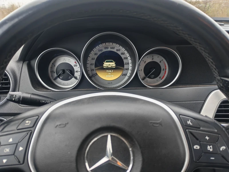 Mercedes-Benz 220 220 CDI , снимка 11 - Автомобили и джипове - 52663525