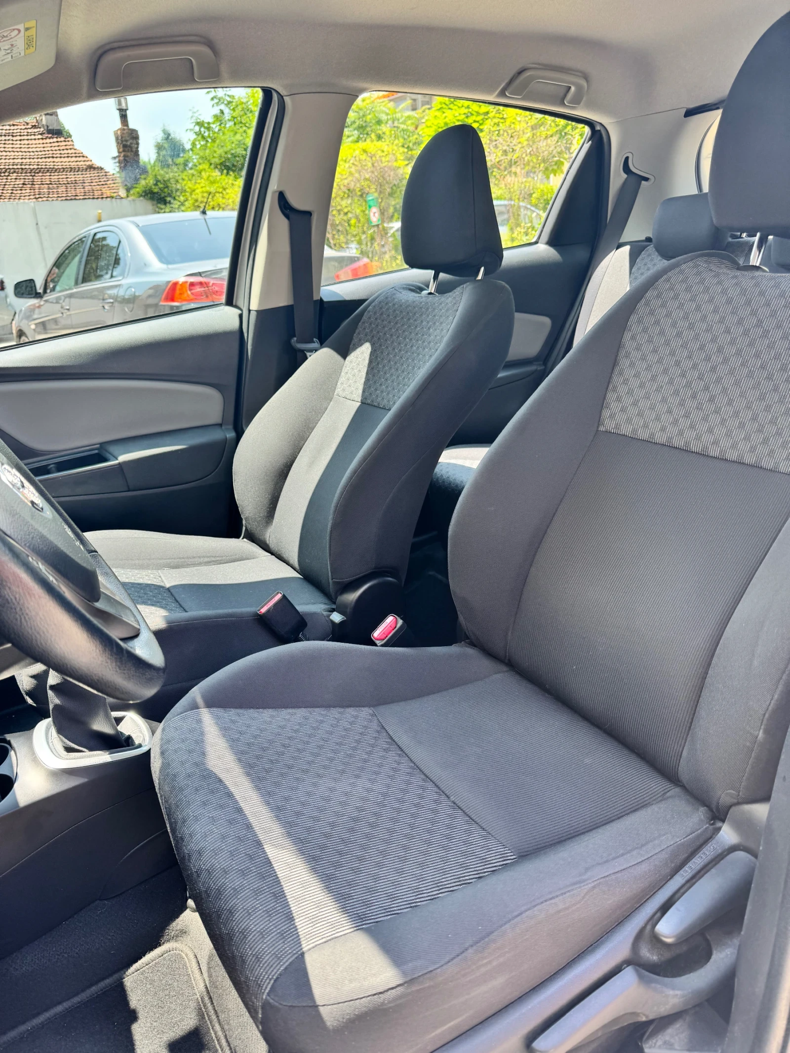 Toyota Yaris  - изображение 10
