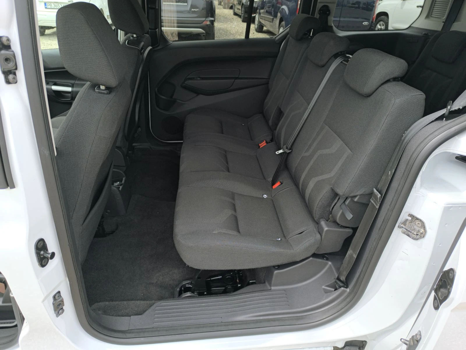 Ford Tourneo Connect 1.6 TDCI 7 МЕСТЕН, снимка 12 - Автомобили и джипове - 54067768