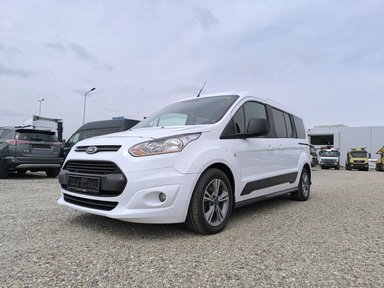 Ford Tourneo Connect 1.6 TDCI 7 МЕСТЕН, снимка 3 - Автомобили и джипове - 54067768