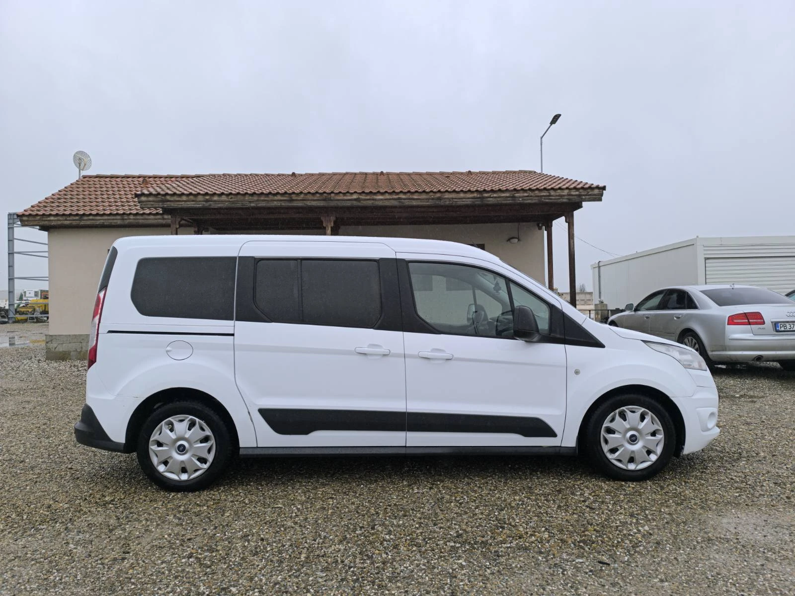 Ford Tourneo Connect 1.6 TDCI 7 МЕСТЕН, снимка 7 - Автомобили и джипове - 54067768