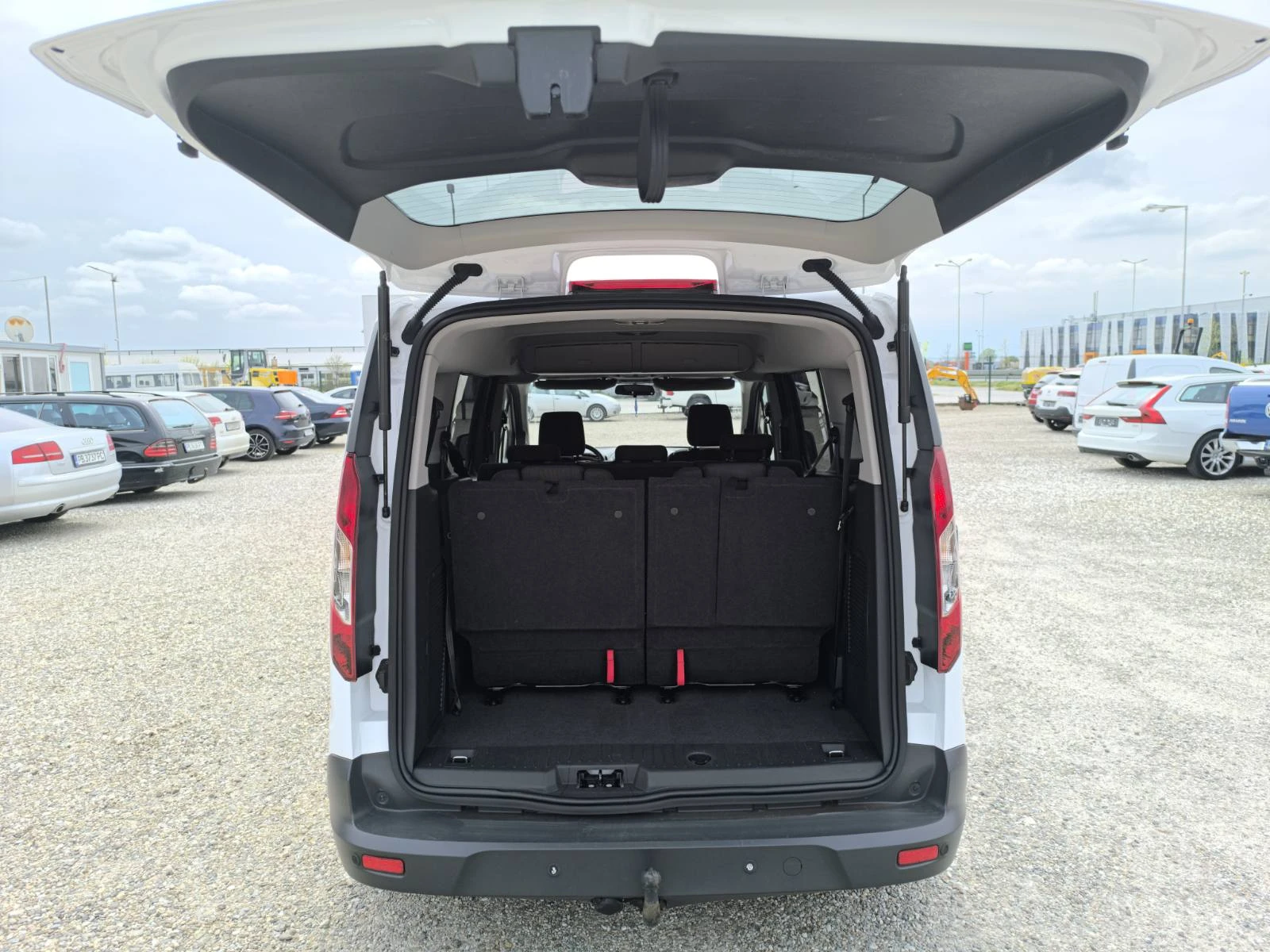 Ford Tourneo Connect 1.6 TDCI 7 МЕСТЕН, снимка 9 - Автомобили и джипове - 54067768