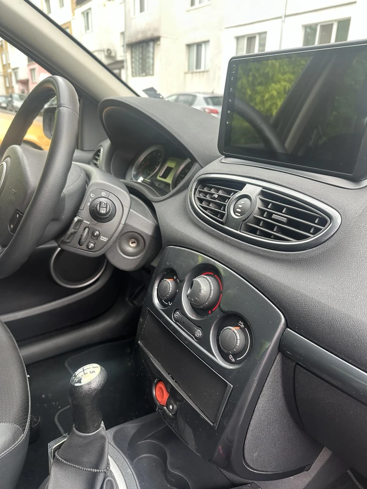 Renault Clio 1.4  98 к.с., снимка 9 - Автомобили и джипове - 54658138