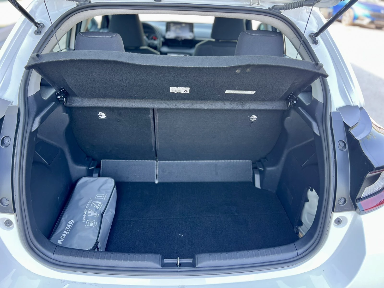Toyota Yaris Hybird / 1.5 / 116 к.с. / e-CVT, снимка 16 - Автомобили и джипове - 54847112
