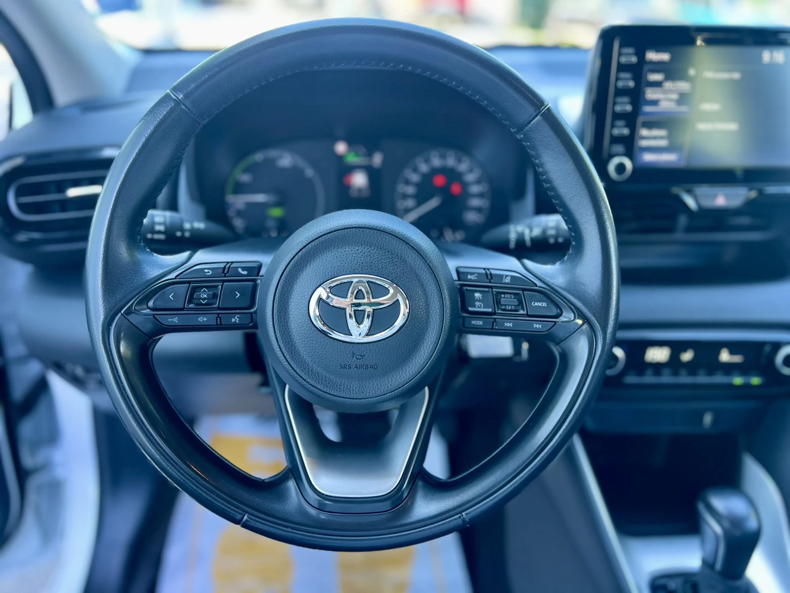 Toyota Yaris Hybird / 1.5 / 116 к.с. / e-CVT, снимка 11 - Автомобили и джипове - 54847112